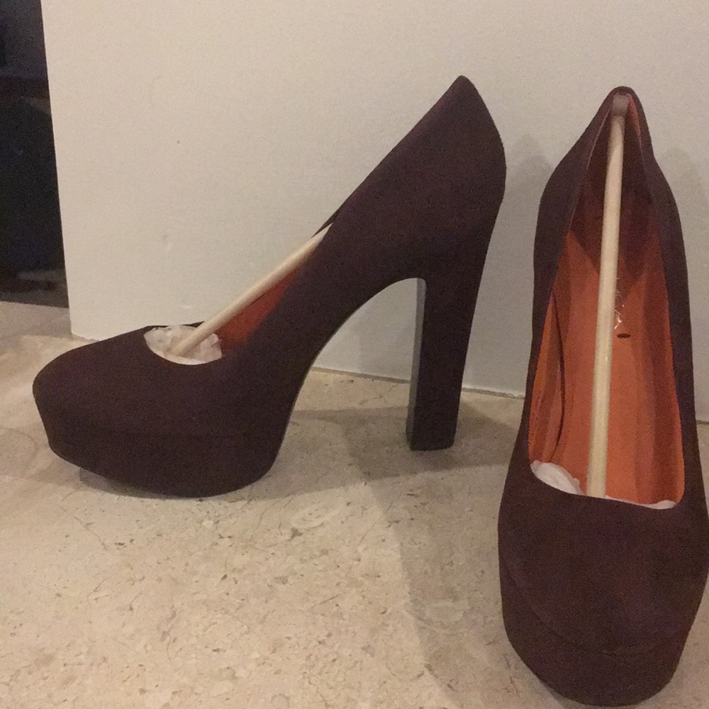 NEW Via Spiga burgundy suede platform pumps